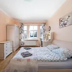 Large 3Br Apartment With Balcony 5 Min To Old Town By Tram
