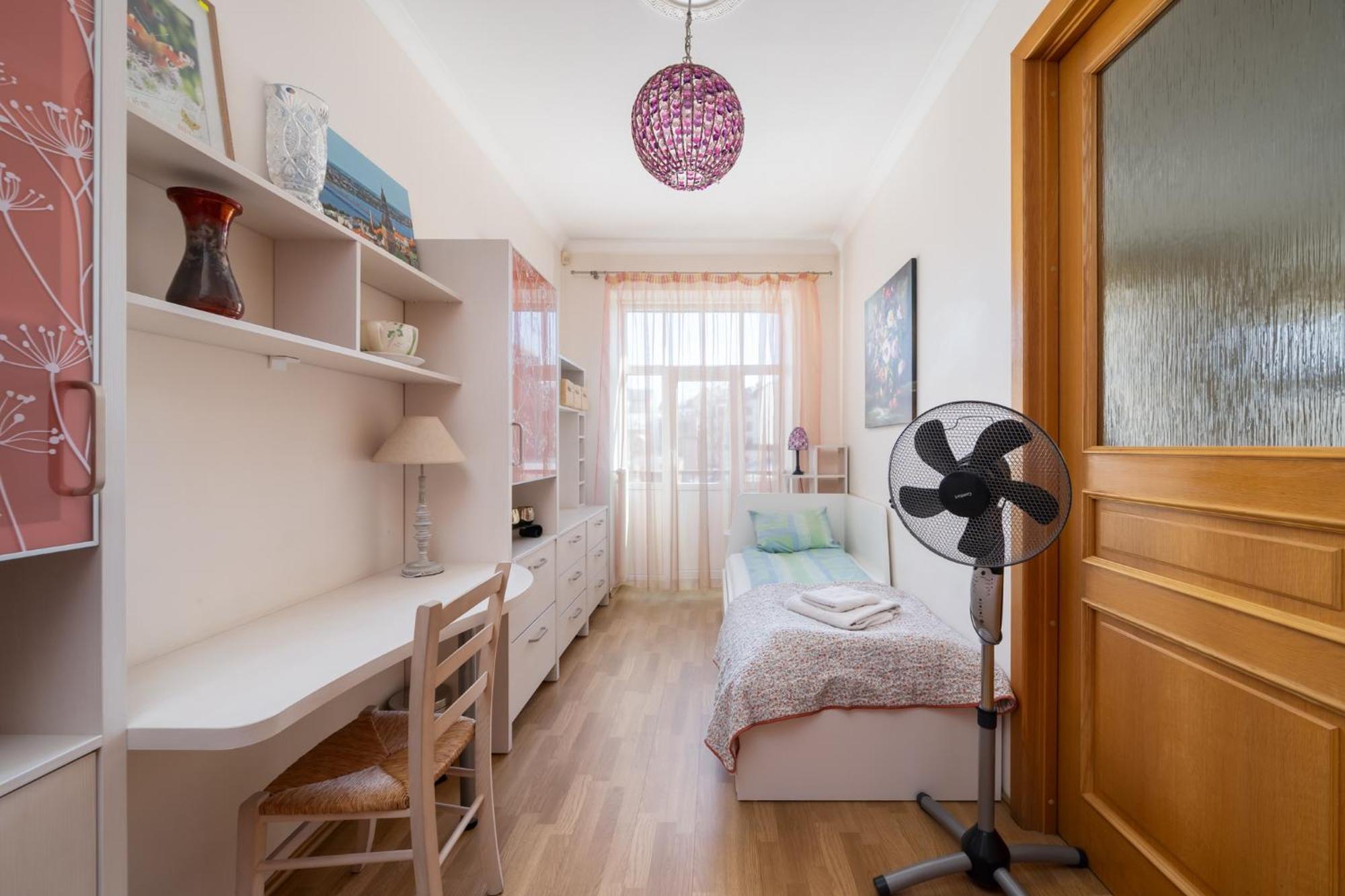 Large 3br With Balcony 5 Min To Old Town By Tram *