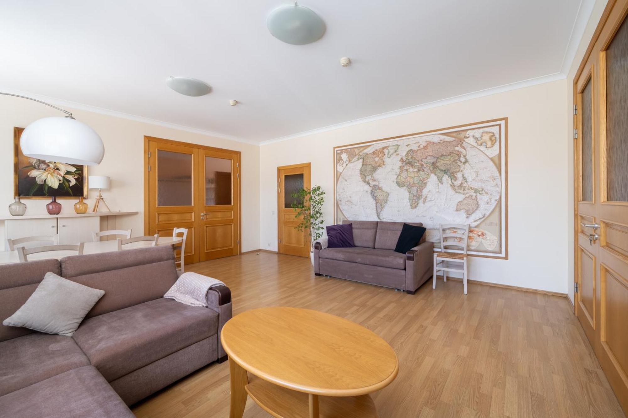 Large 3br With Balcony 5 Min To Old Town By Tram *