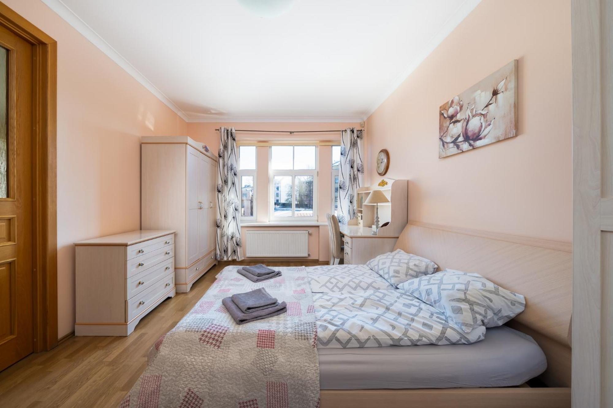 Large 3br With Balcony 5 Min To Old Town By Tram