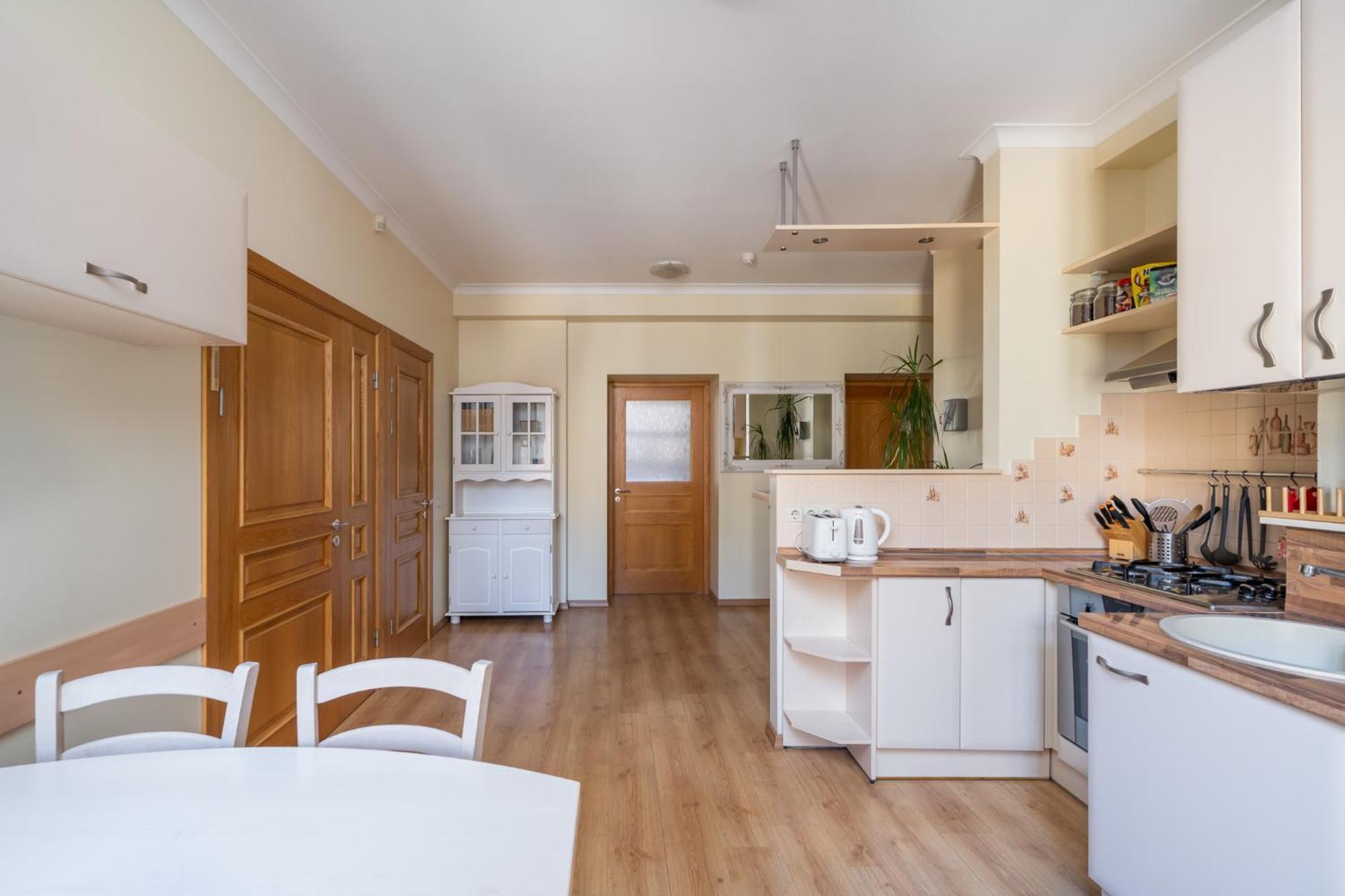 Căn hộ Large 3br With Balcony 5 Min To Old Town By Tram *