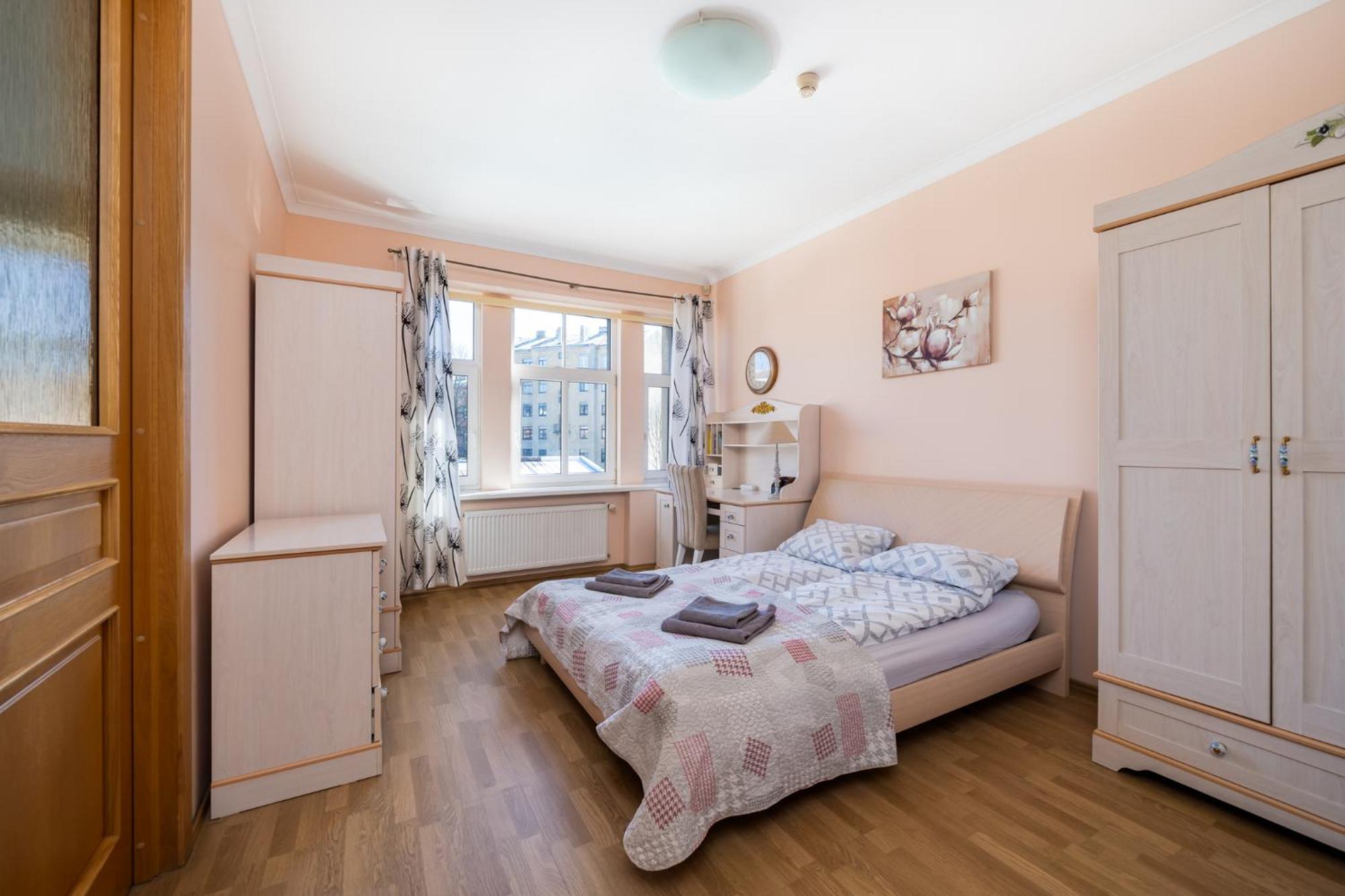 Large 3br With Balcony 5 Min To Old Town By Tram Căn hộ Riga