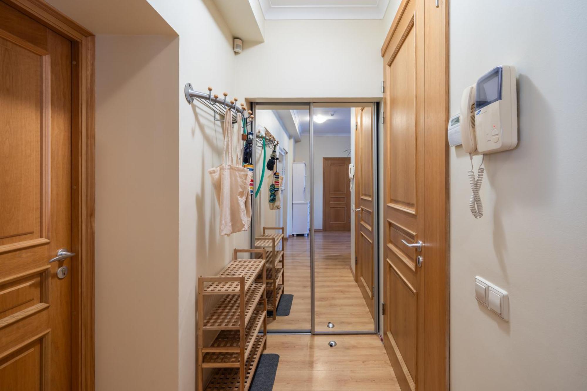 Large 3br With Balcony 5 Min To Old Town By Tram * Riga