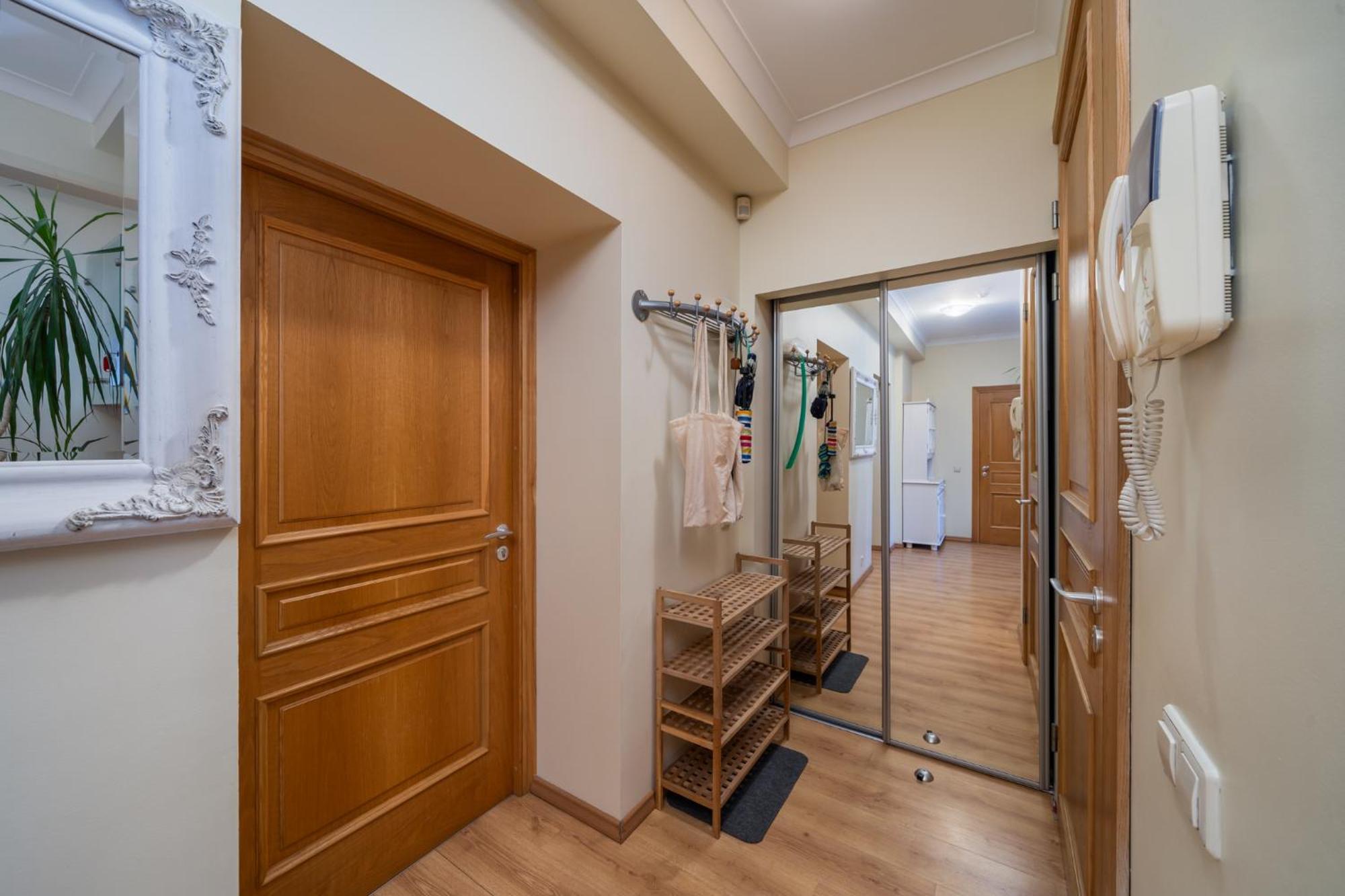 Căn hộ Large 3br With Balcony 5 Min To Old Town By Tram