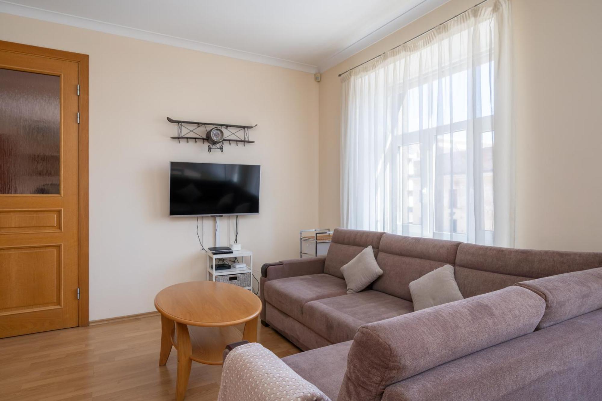 Large 3br With Balcony 5 Min To Old Town By Tram Căn hộ Riga