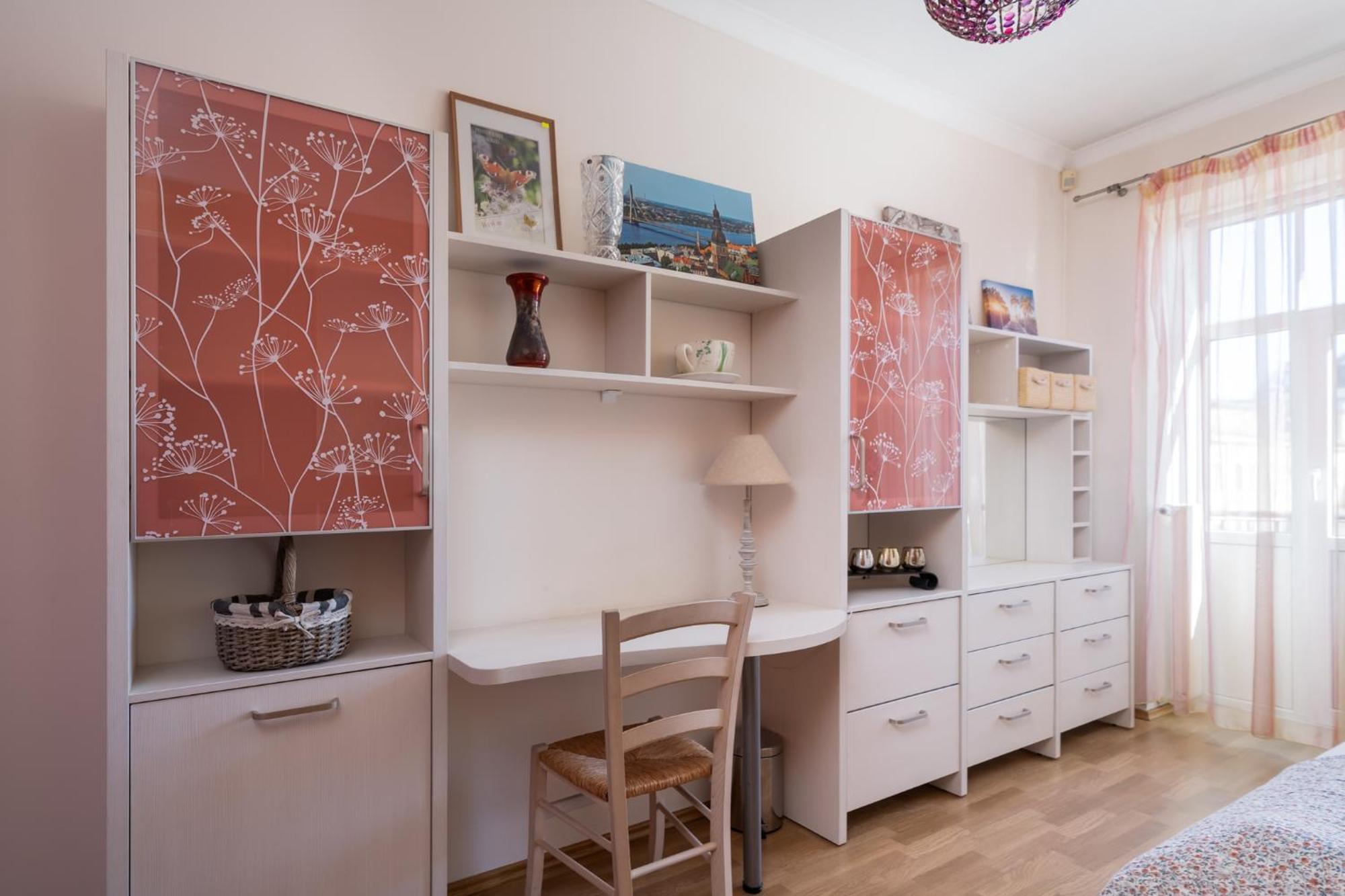 Large 3br With Balcony 5 Min To Old Town By Tram Riga