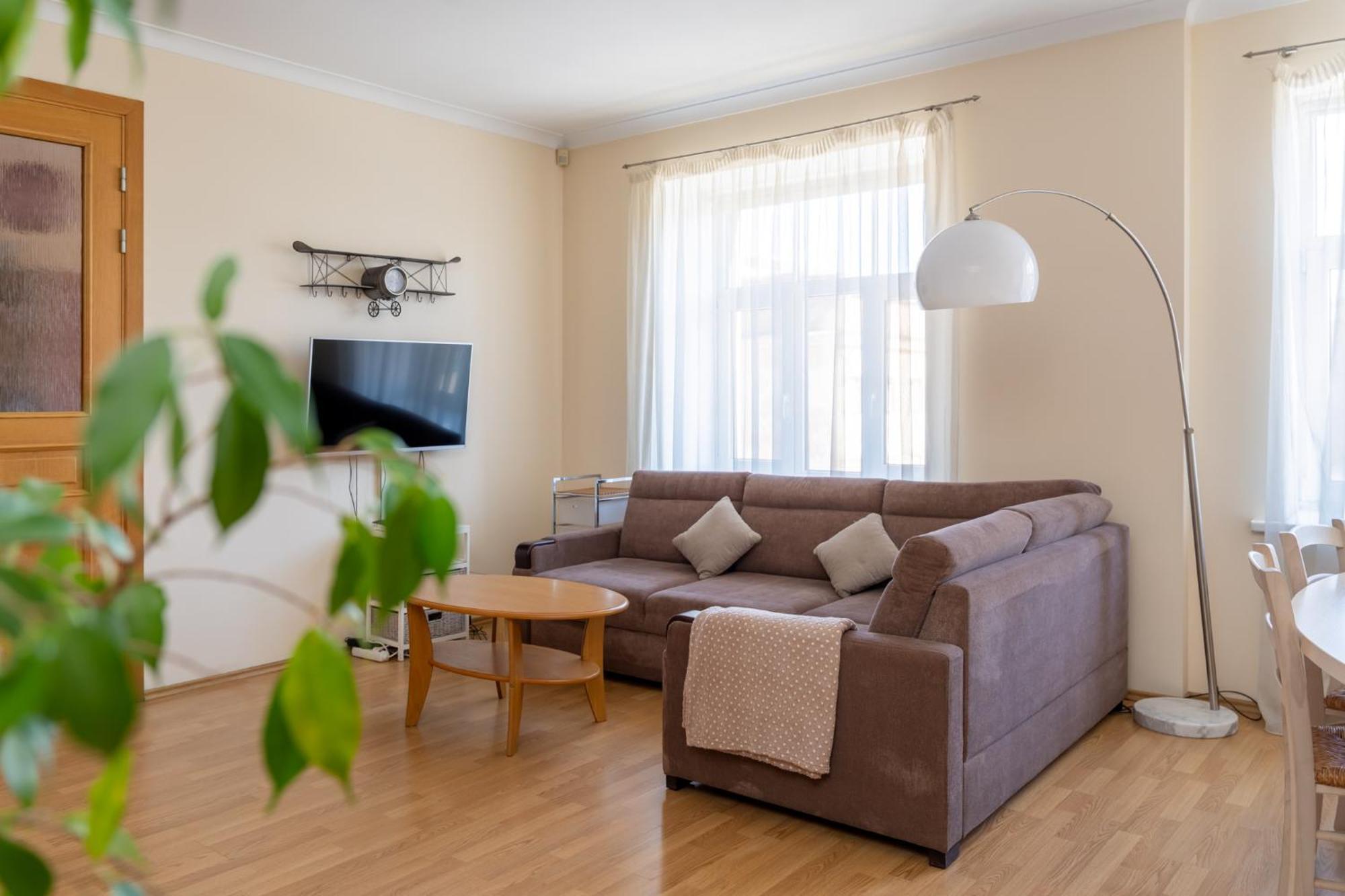 Large 3br With Balcony 5 Min To Old Town By Tram