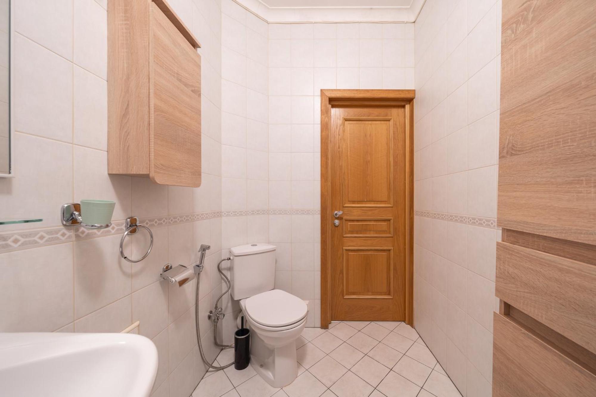 Large 3br With Balcony 5 Min To Old Town By Tram Căn hộ Riga