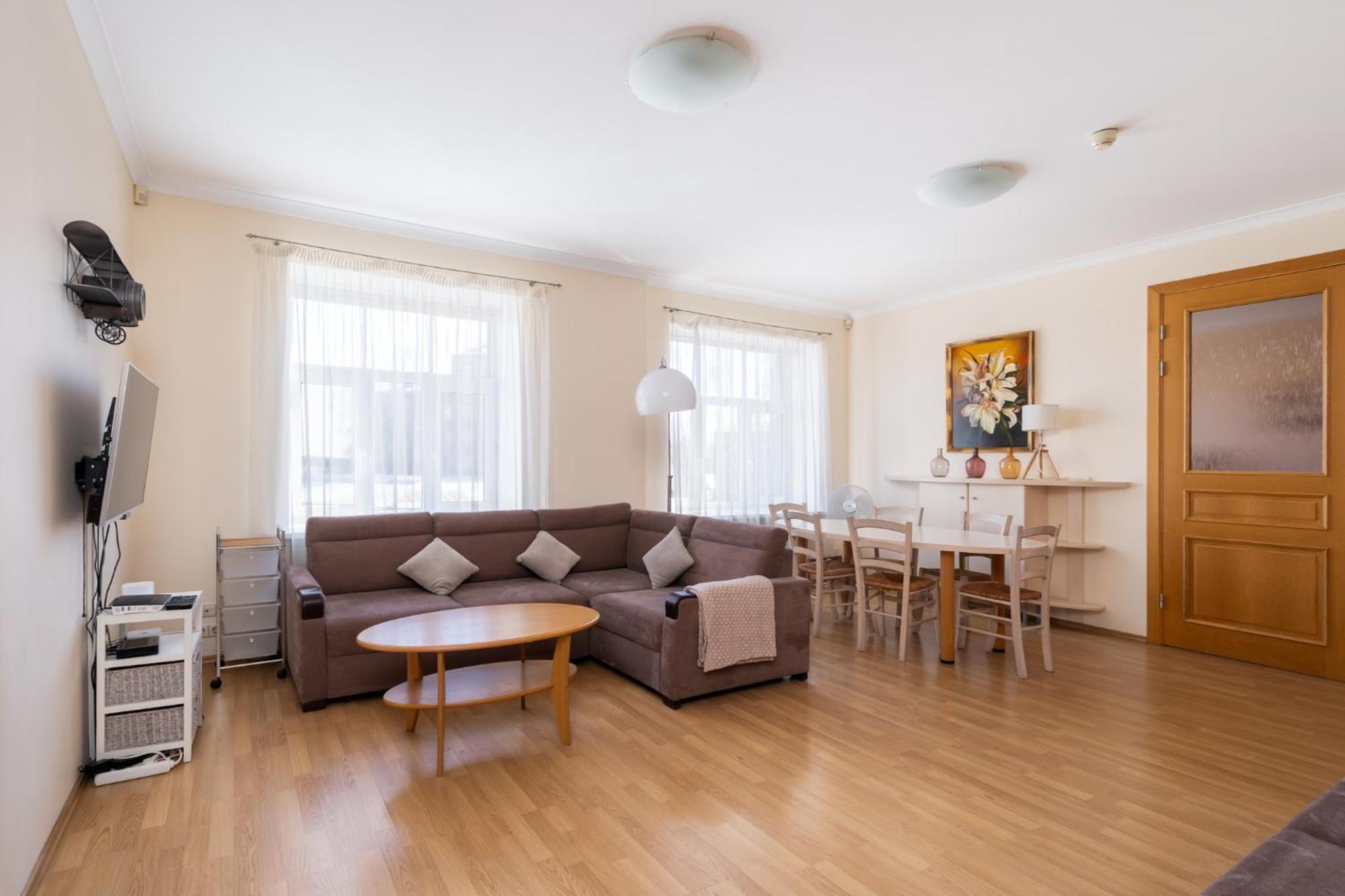 Căn hộ Large 3br With Balcony 5 Min To Old Town By Tram *