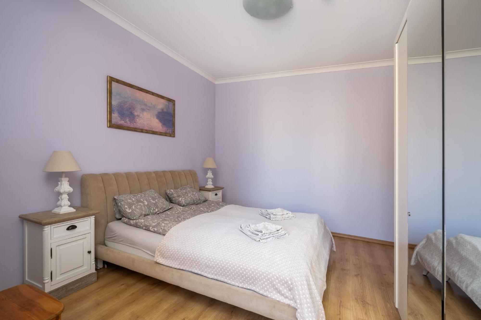 Căn hộ Large 3br With Balcony 5 Min To Old Town By Tram