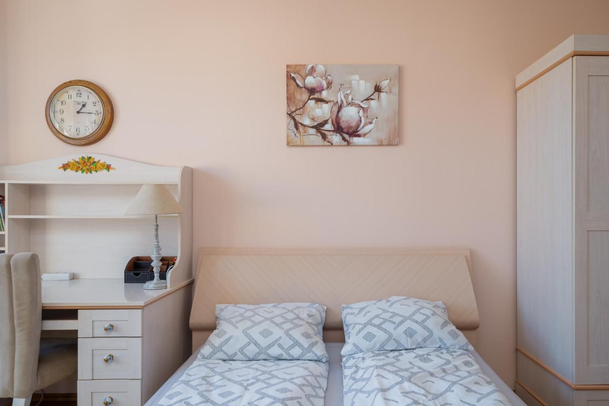 Căn hộ Large 3br With Balcony 5 Min To Old Town By Tram
